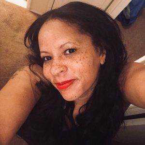 Meet your Posher, Monique